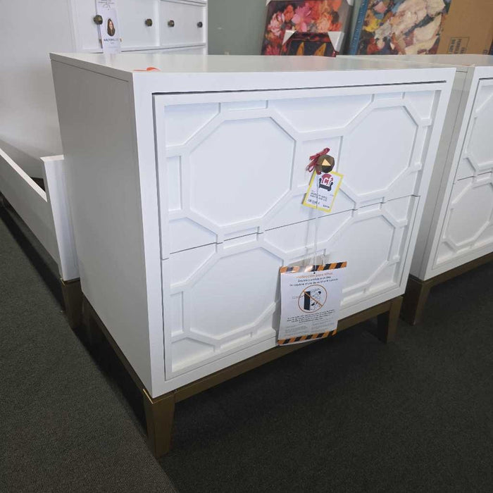 WHITE NIGHTSTAND LLB