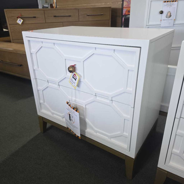 WHITE NIGHTSTAND LLB