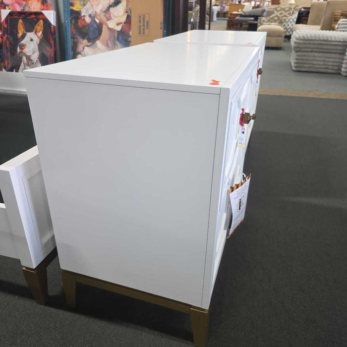 WHITE NIGHTSTAND LLB