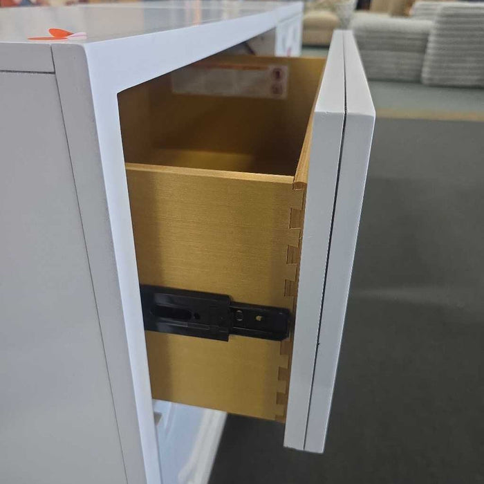 WHITE NIGHTSTAND LLB