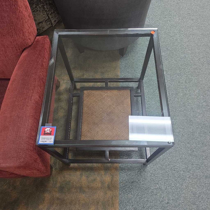 GLASS ACCENT TABLE KL