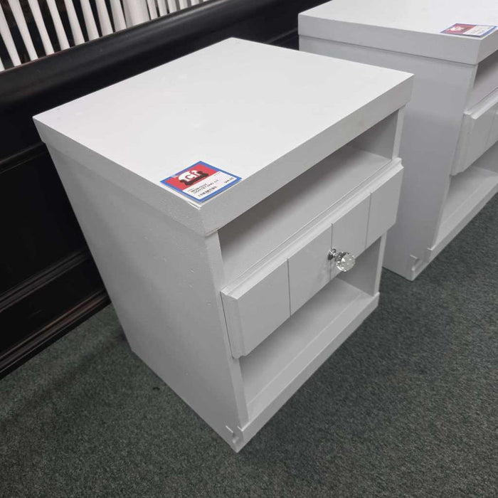 NIGHTSTAND AT