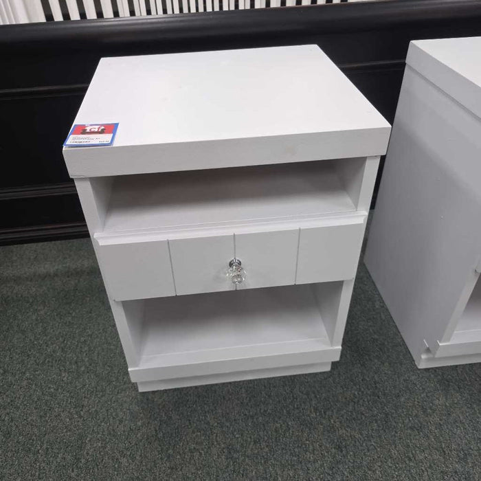 NIGHTSTAND AT
