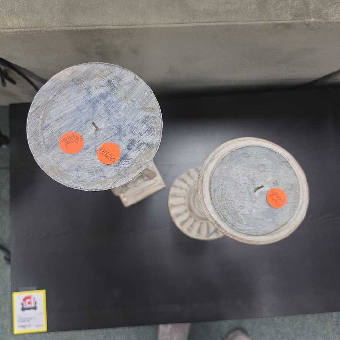 SET OF 2 CANDLE HOLDERS BA