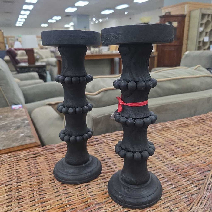 SET OF 2 BLACK CANDLE HOLDERS BT