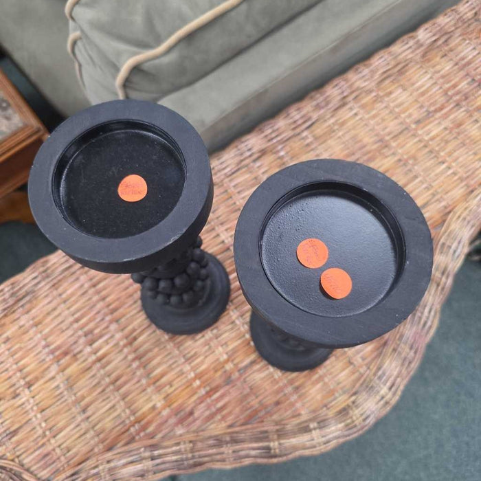 SET OF 2 BLACK CANDLE HOLDERS BT