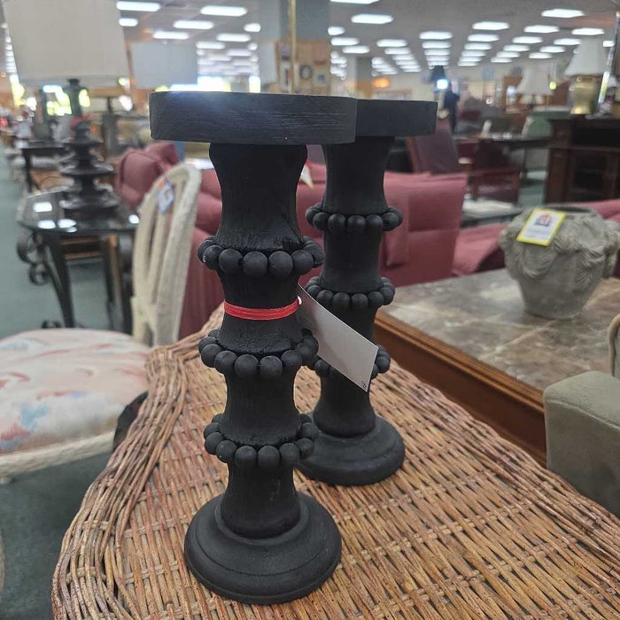 SET OF 2 BLACK CANDLE HOLDERS BT