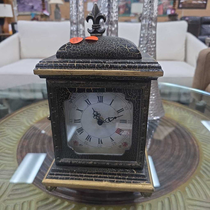 LANTERN STYLE CLOCK DECOR BT
