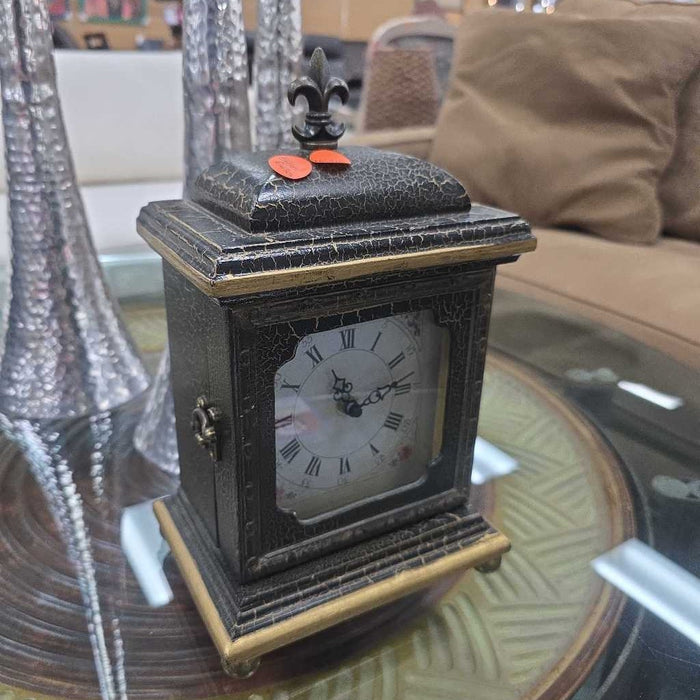 LANTERN STYLE CLOCK DECOR BT