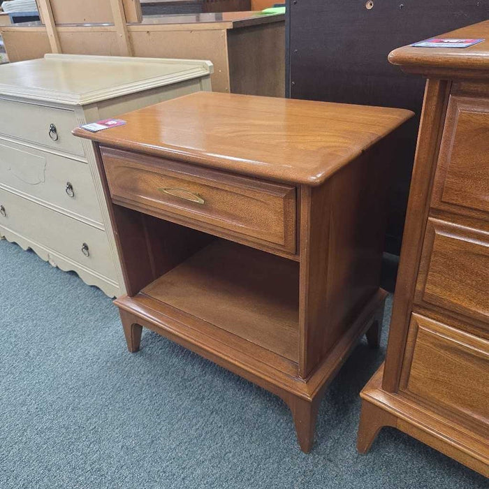 NIGHTSTAND AT