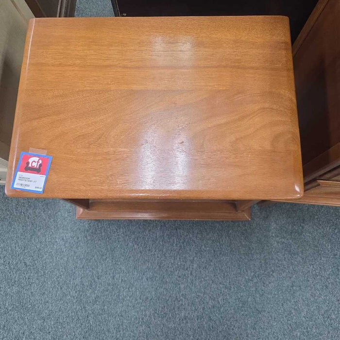NIGHTSTAND AT