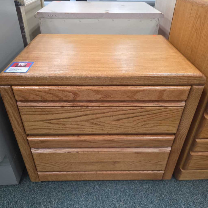 NIGHTSTAND AT