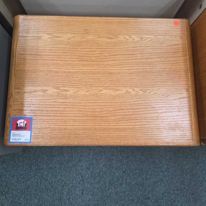 NIGHTSTAND AT