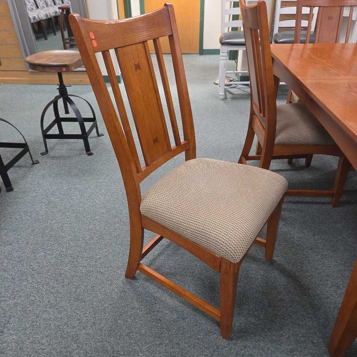 TABLE WITH 6 CHAIRS AND 1 LEAF ATH