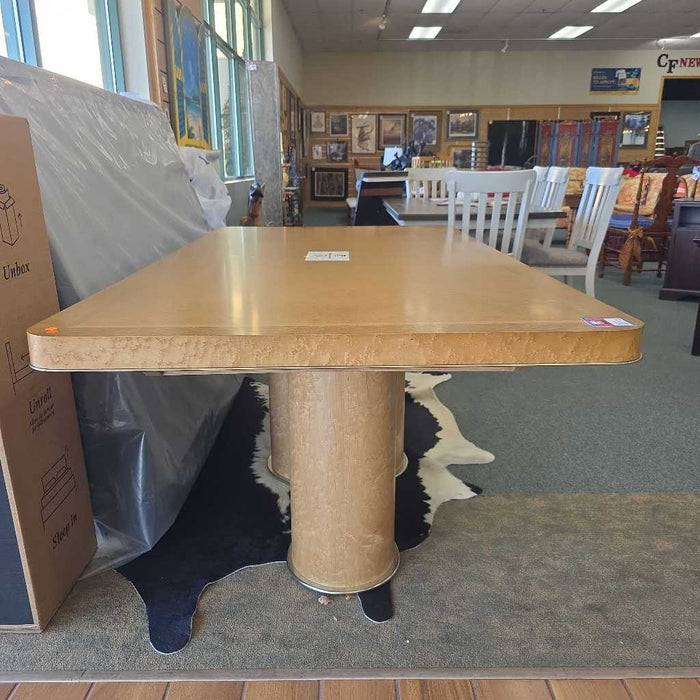 THEODORE ALEXANDER TABLE WITH 2 LEAVES BTKH