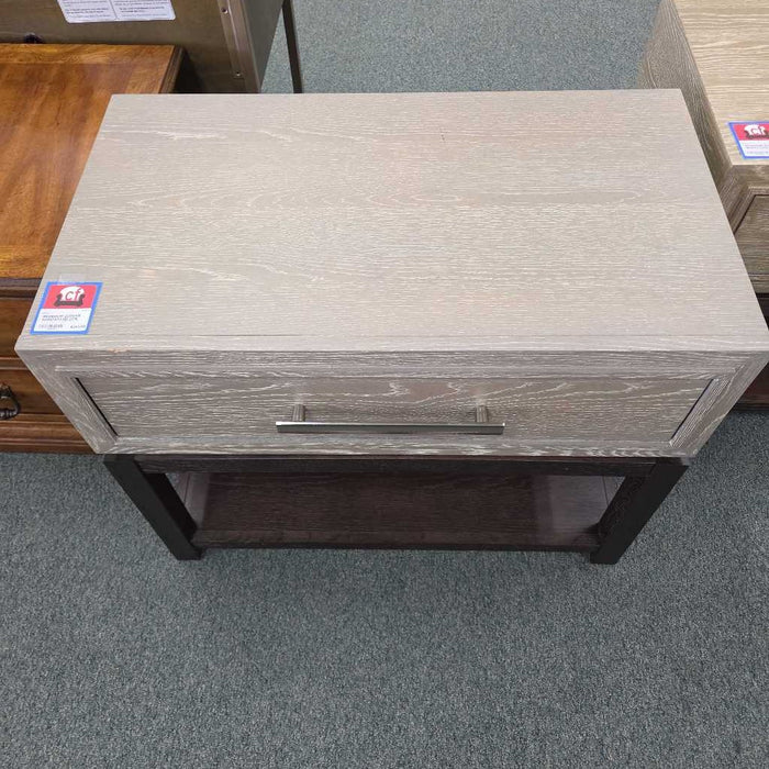 ZEPHYR NIGHTSTAND BTK