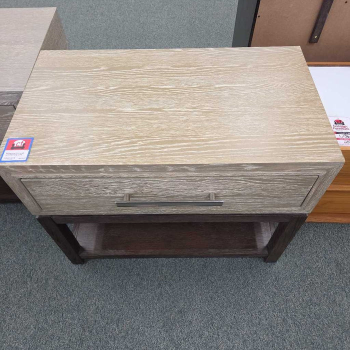 ZEPHYR NIGHTSTAND BTK