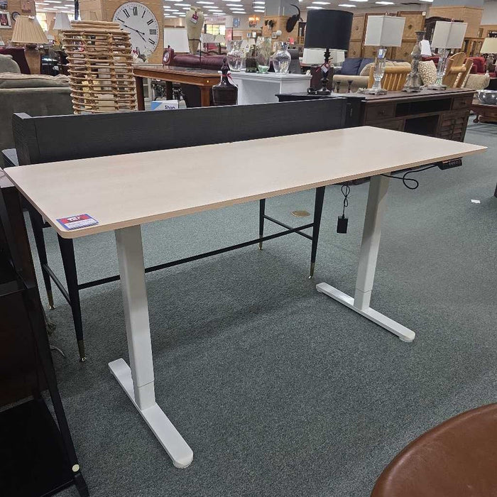 ADJUSTABLE DESK BHC