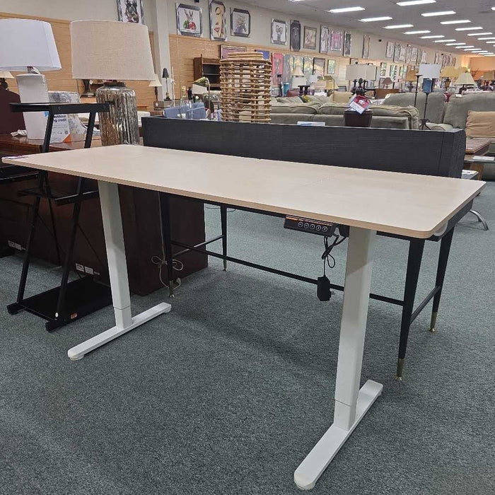 ADJUSTABLE DESK BHC