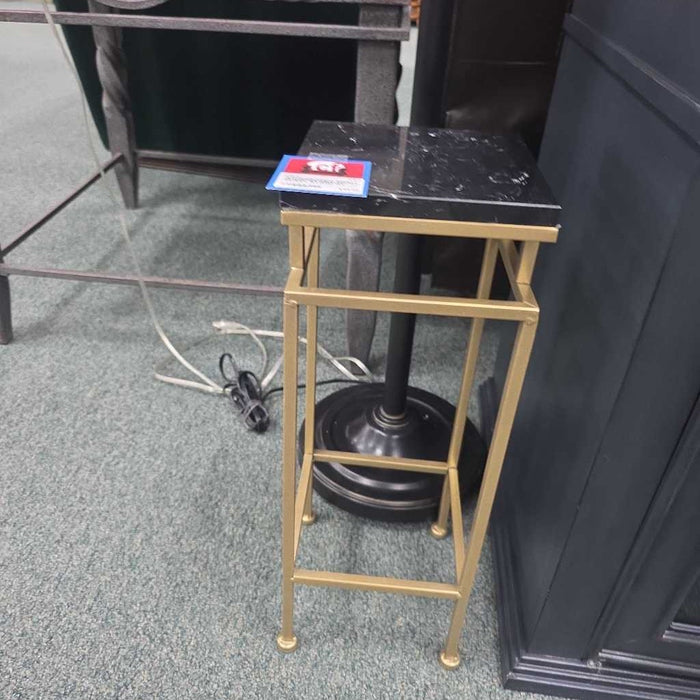 SMALL PLANT STAND