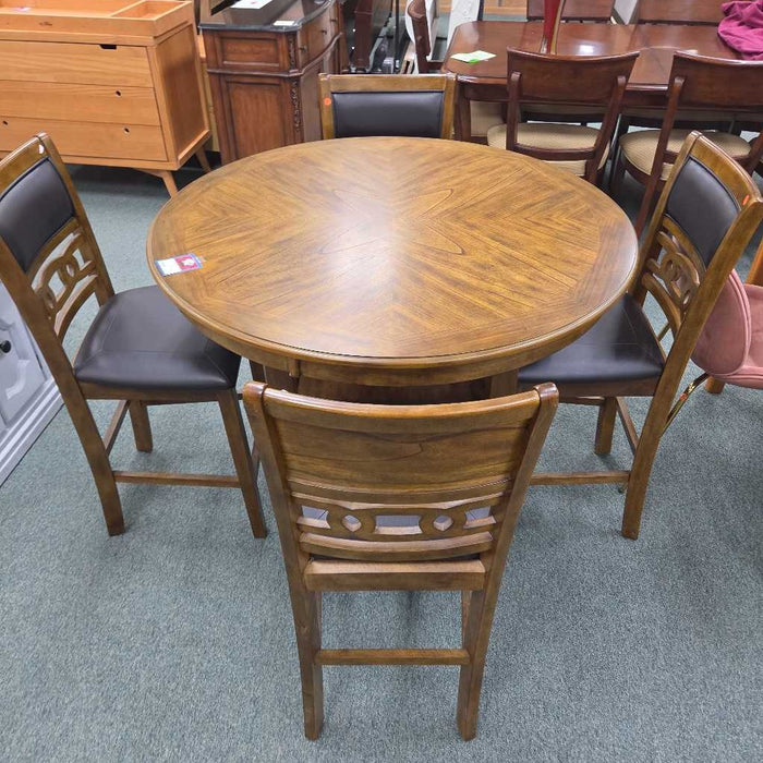 TABLE WITH 4 CHAIRS BTK