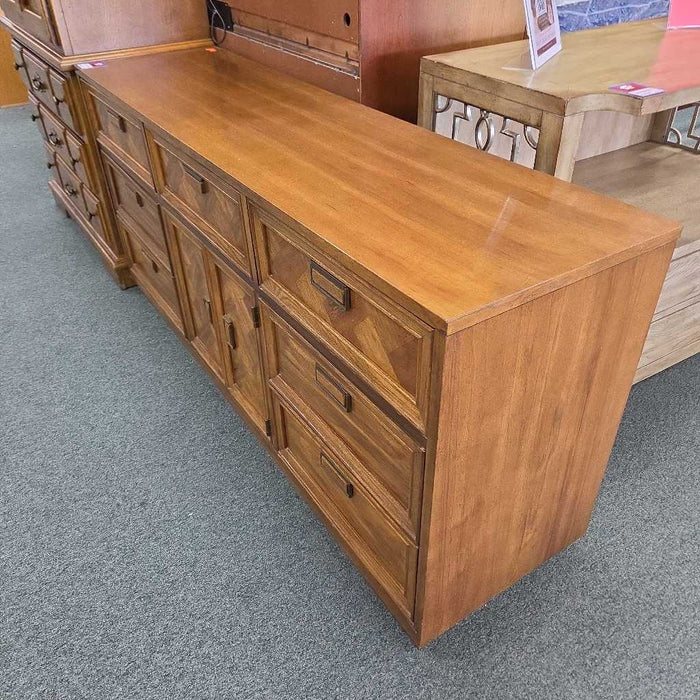 DRESSER BTK