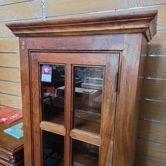 BOOKSHELF BTK