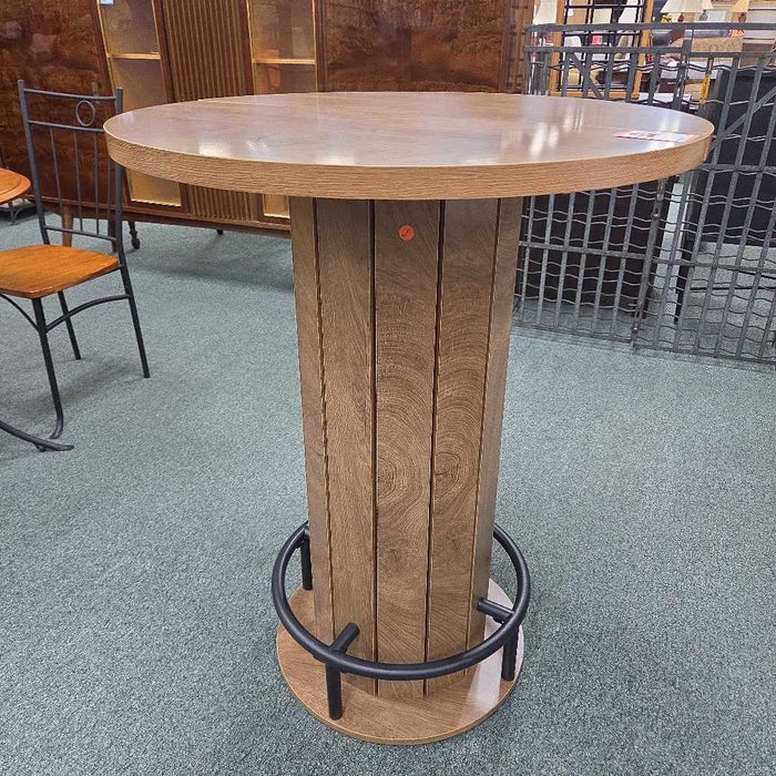 PUB TABLE KL