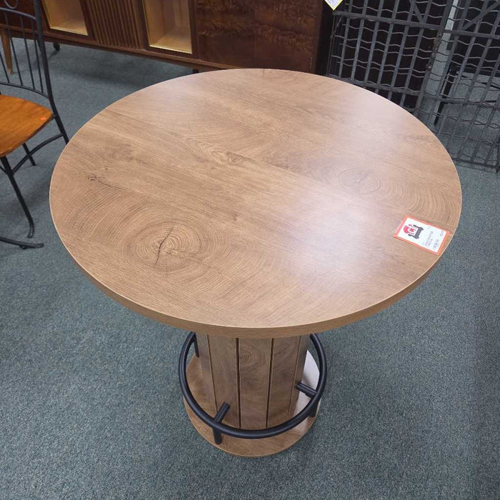 PUB TABLE KL
