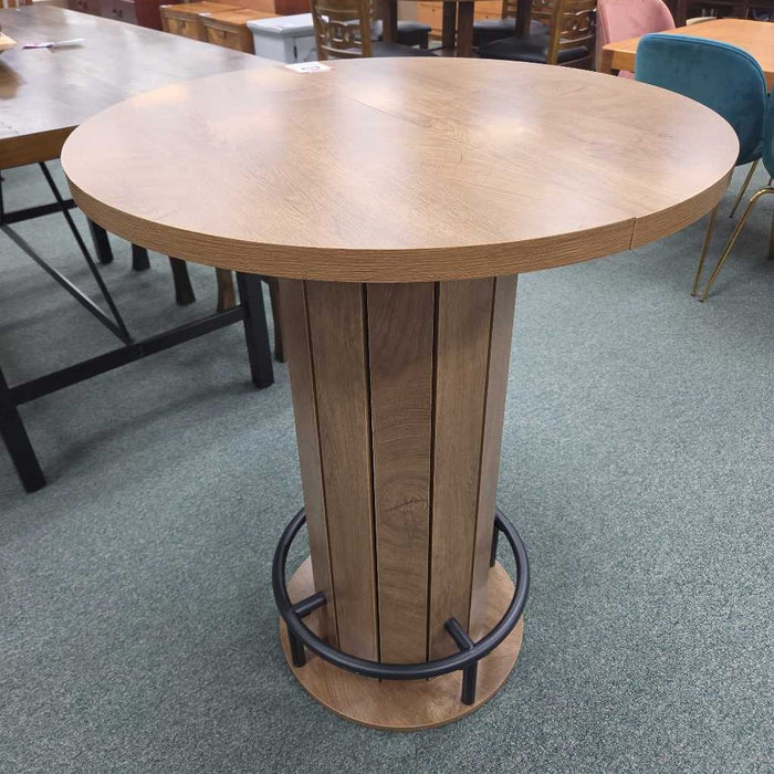 PUB TABLE KL