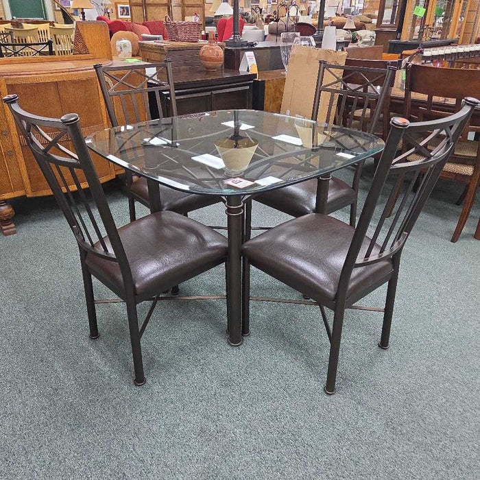 TABLE WITH 4 CHAIRS LSH