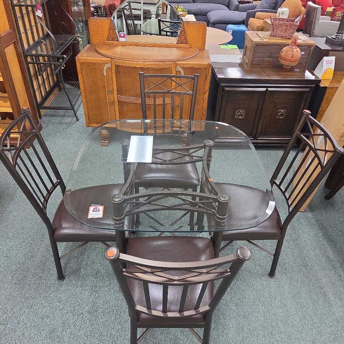 TABLE WITH 4 CHAIRS LSH