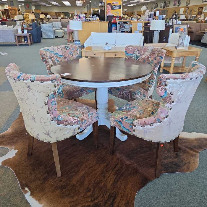 TABLE WITH 4 CHAIRS BTK