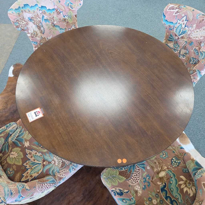 TABLE WITH 4 CHAIRS BTK