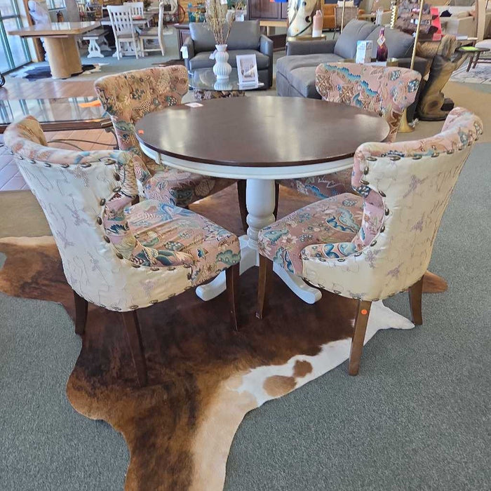 TABLE WITH 4 CHAIRS BTK