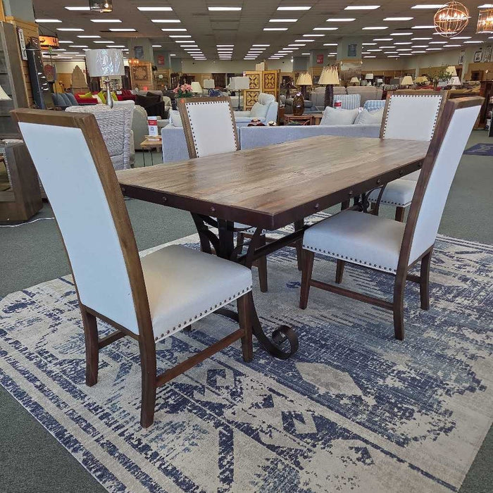 TABLE WITH 4 CHAIRS ATH