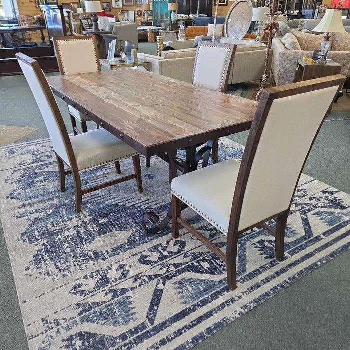 TABLE WITH 4 CHAIRS ATH