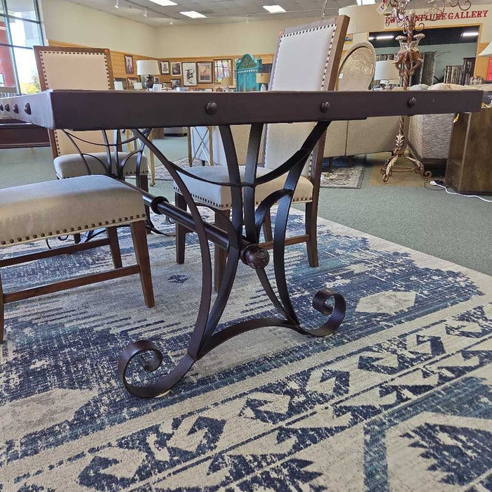 TABLE WITH 4 CHAIRS ATH