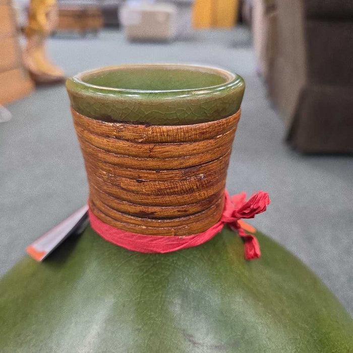 GREEN VASE LS
