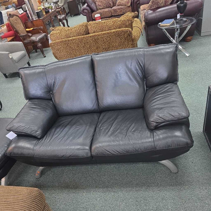 LOVESEAT WITH OTTOMAN BTK