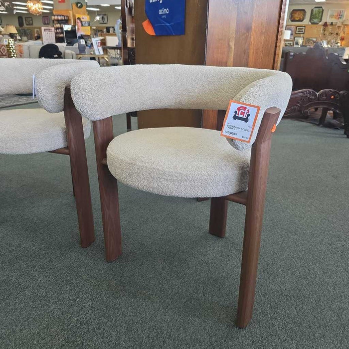 ACCENT CHAIR AT