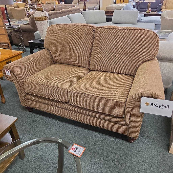 BROYHILL LOVESEAT BAH