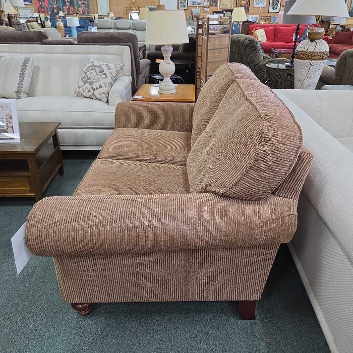 BROYHILL LOVESEAT BAH