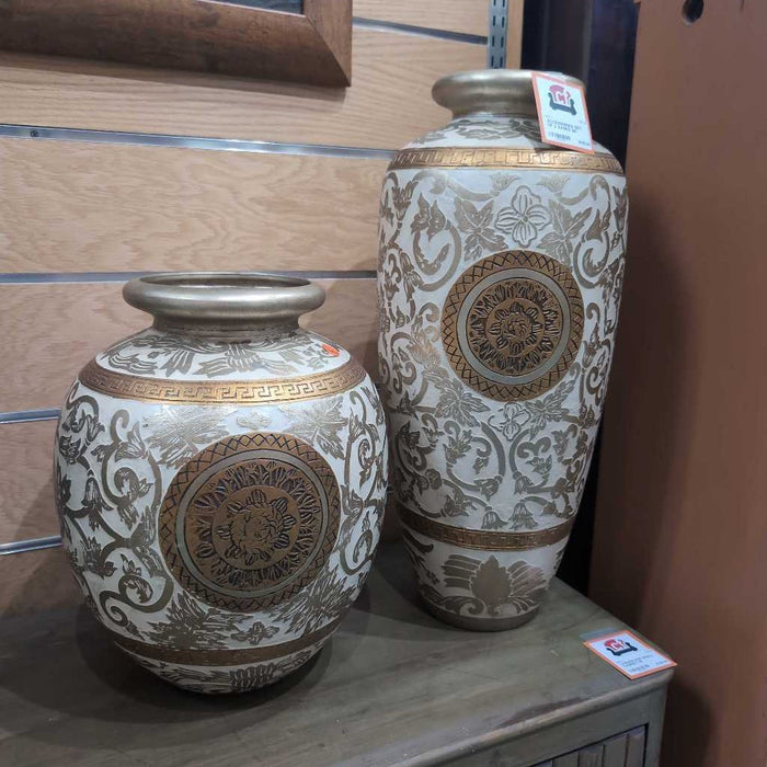 SET OF 2 VASES SK