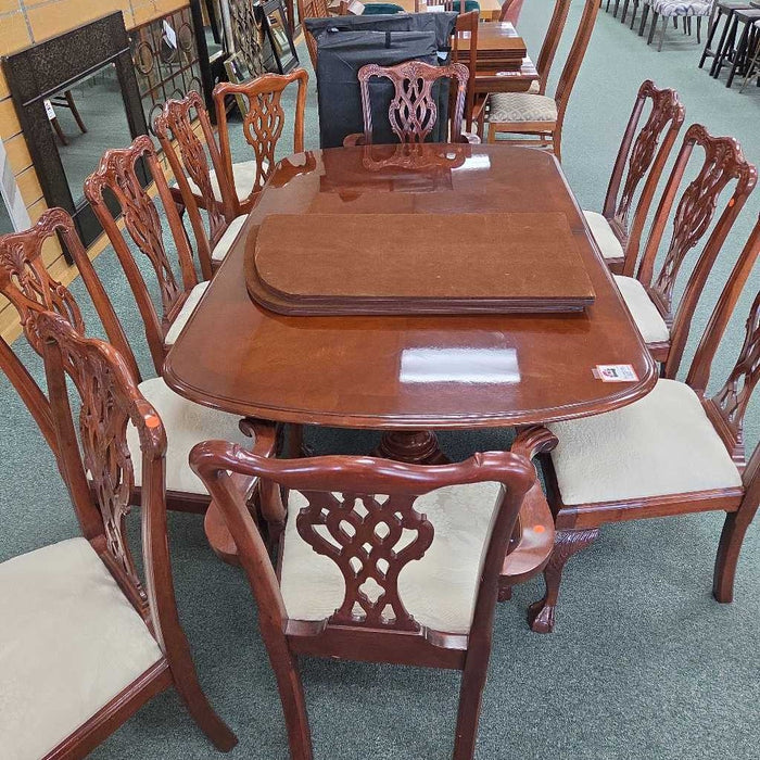 TABLE WITH 8 CHAIRS AND 2 LEAVES KIK