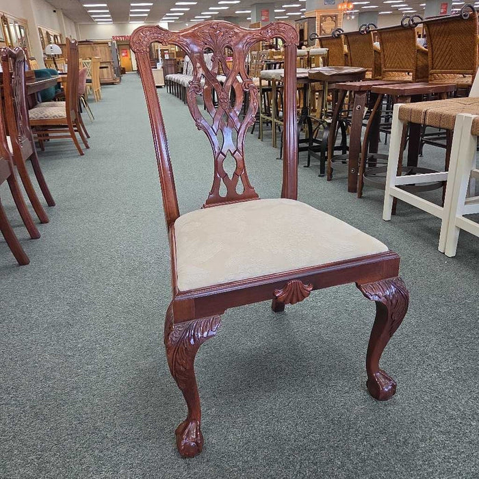 TABLE WITH 8 CHAIRS AND 2 LEAVES KIK