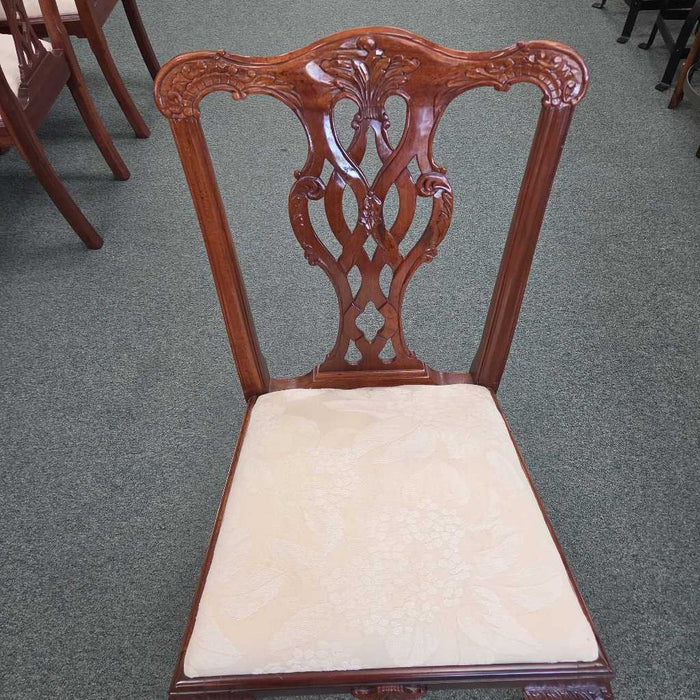 TABLE WITH 8 CHAIRS AND 2 LEAVES KIK