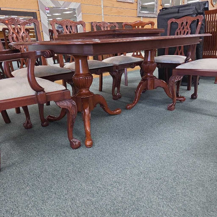 TABLE WITH 10 CHAIRS AND 2 LEAVES KIK