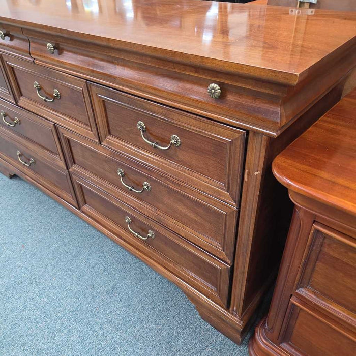 DRESSER WITH MIRROR BTK