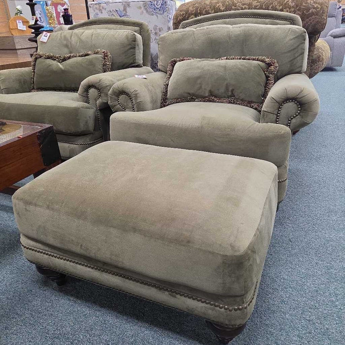 THOMASVILLE CHAIR WITH OTTOMAN BKS